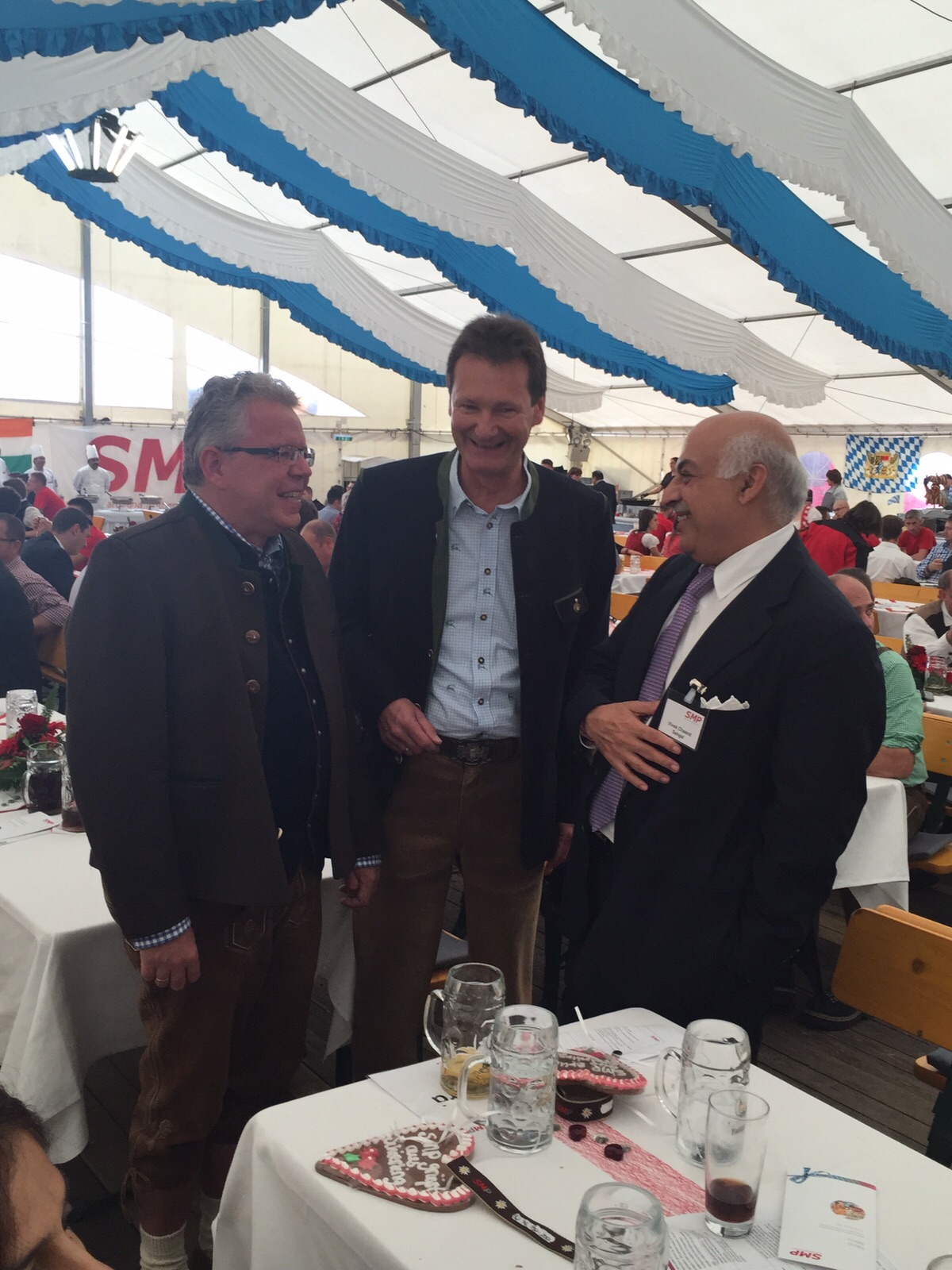 CEO Vivek Chaand Sehgal im Gespräch mit Dieter Lichtenberger und Michael Gammel